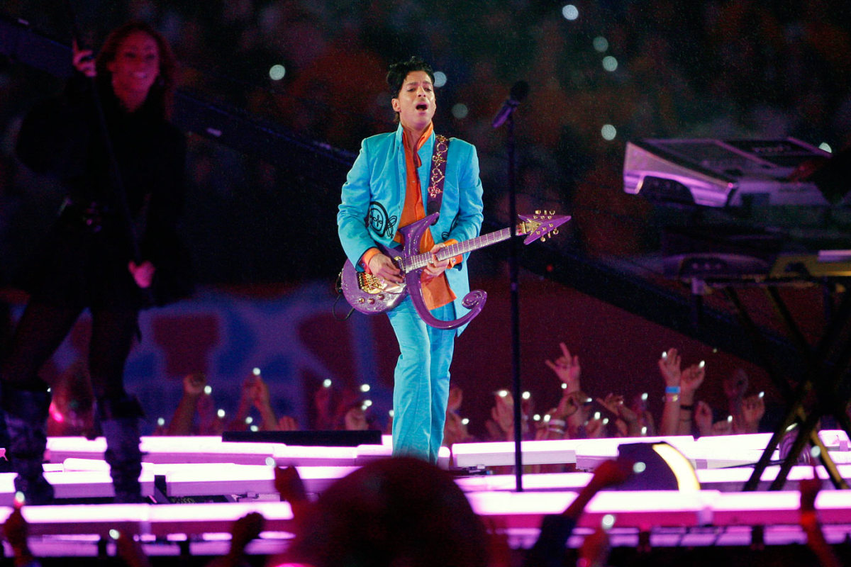 2007-Super-Bowl-XLI-Prince-006835797.jpg